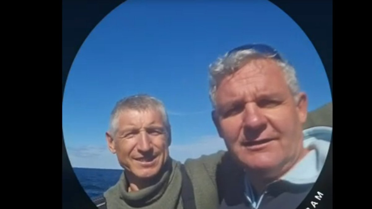 Спасатели кита в Териберке