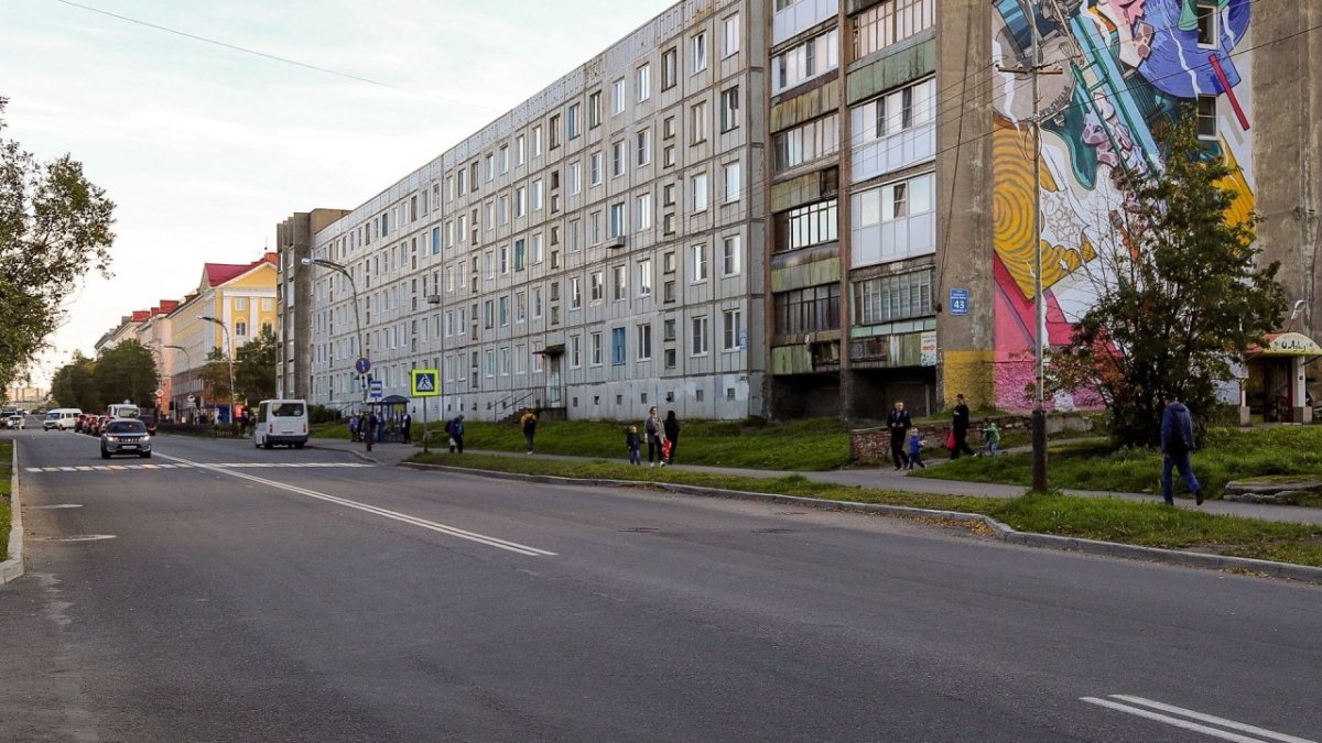 В Мурманске около кинотеатра на Нахимова обокрали еще одну школьницу