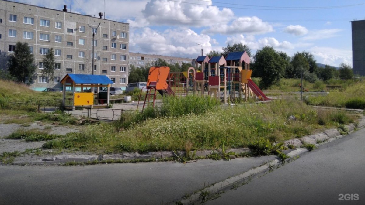 Детская площадка в Титане