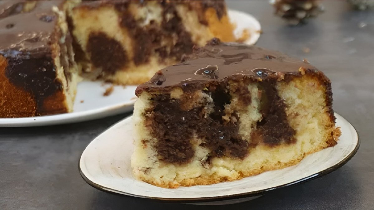 кусок шоколадного пирога