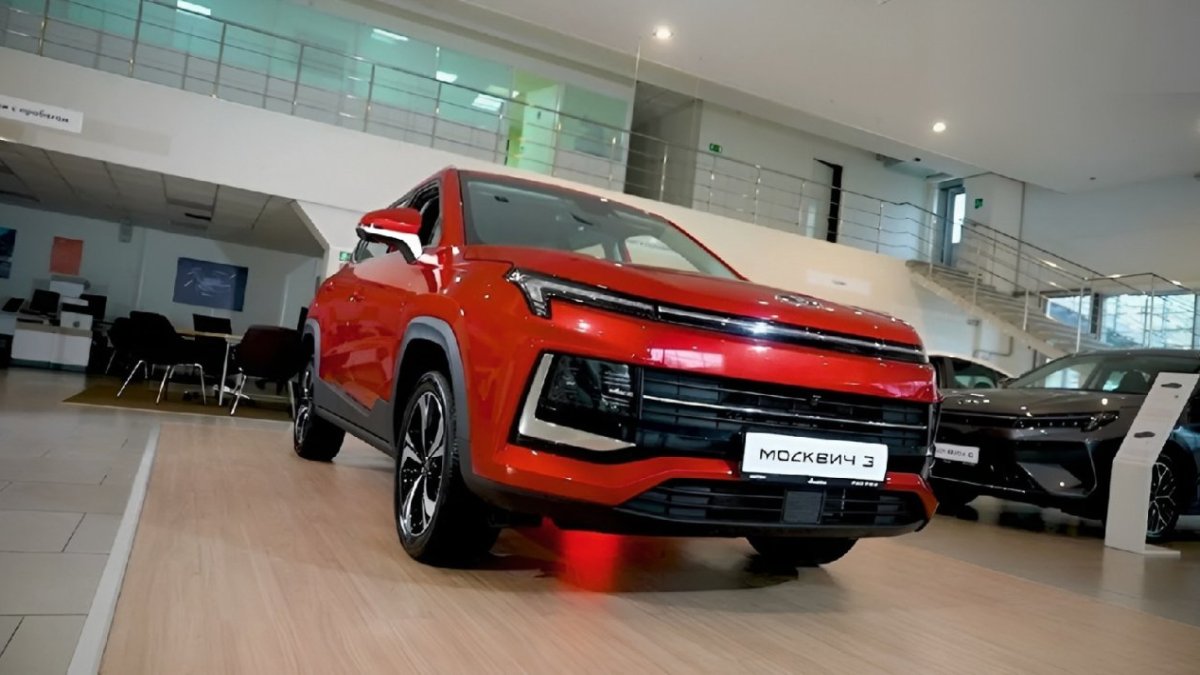 новый красный автомобиль