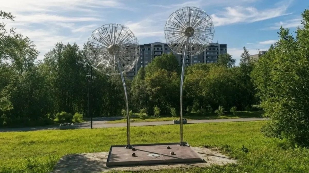 Иллюминация в парке Мурманска