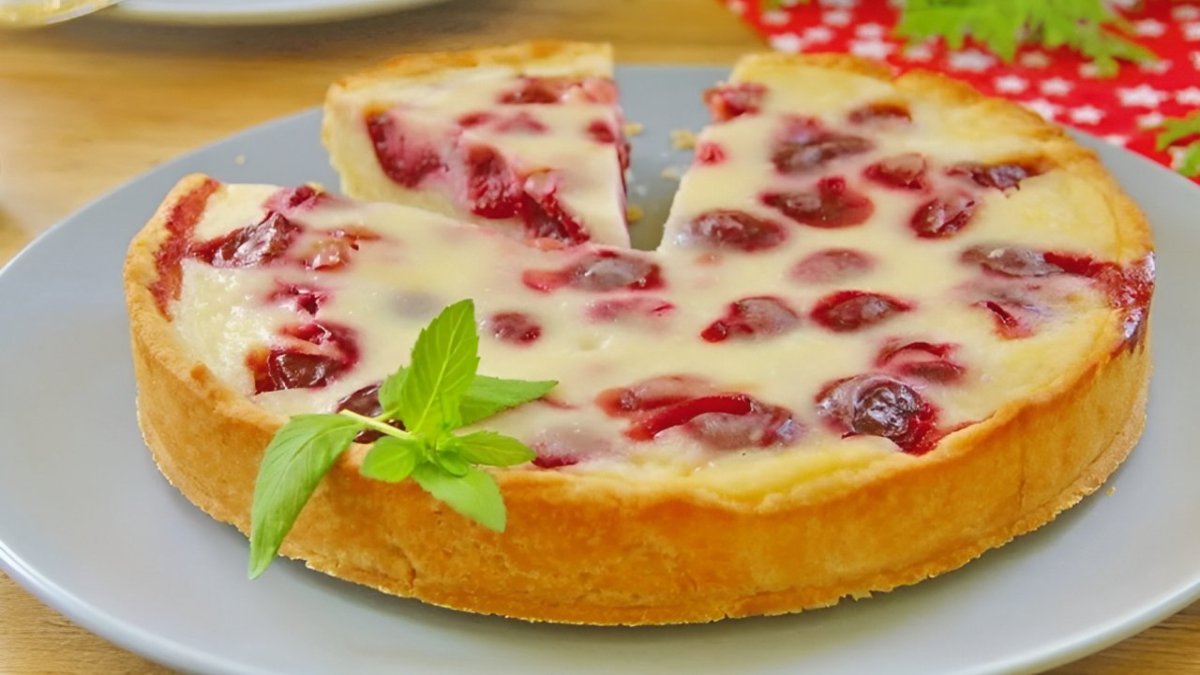 песочный пирог с ягодами