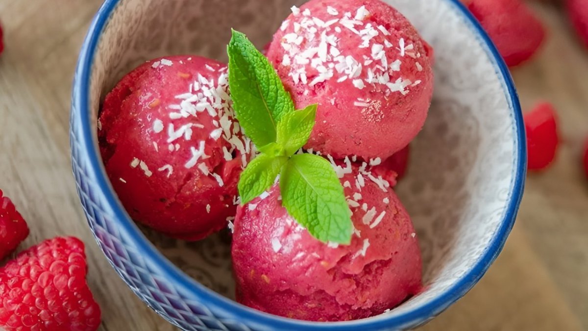 малиновое мороженное
