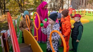 «Арктический калейдоскоп»: в Мурманске на территории детского сада № 93 открыли новый игровой комплекс
