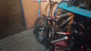 В Мурмашах подъезд дома стал складом велосипедов и хлама