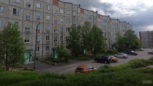 Ребенок дышит сыростью и плесенью: в Кандалакше жители дома на Горького три года ждут ремонта швов