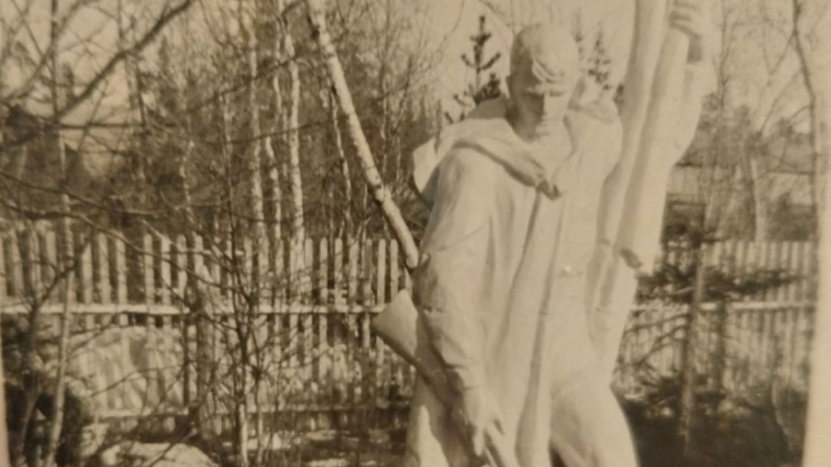 Памятник в Мончегорске