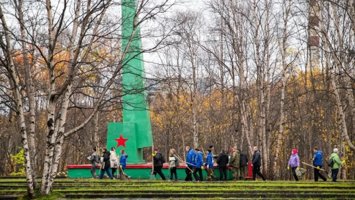 Уборка мемориального комплекса