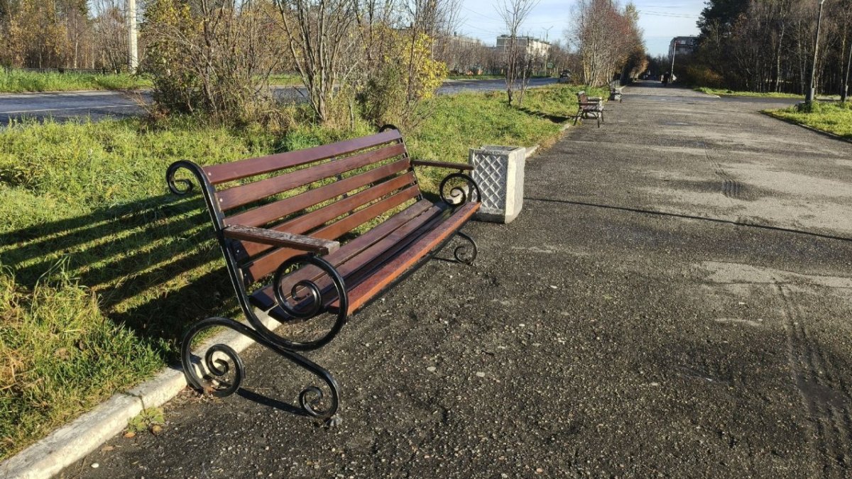 Установленные в Ревде скамейки