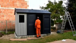 Сарай-конструктор с Ozon: сборка за 4 часа без гвоздей — инструмент хранится, выглядит стильно, дача преобразилась