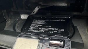 Фасовал «соль» прямо в бардачке: на парковке в Апатитах полиция задержала таксиста-наркоторговца