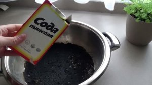 Старая сковорода и 1 стакан средства: блеск за 10 минут — нагар исчезает сам, покрытие целое