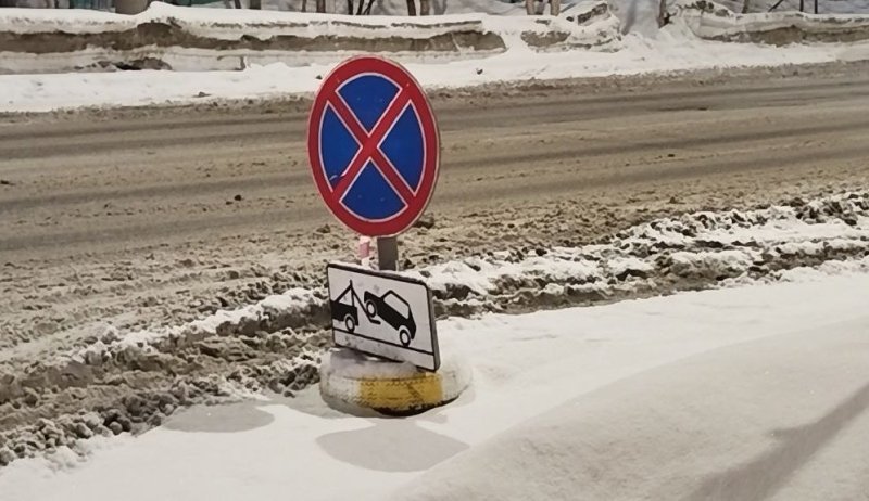 В Мурманске из-за уборки снега ограничат парковку и движение транспорта