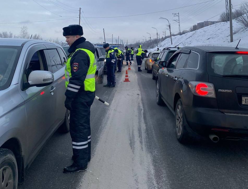 В Мурманске ГАИ усиленно проверяет тонировку на стеклах машин