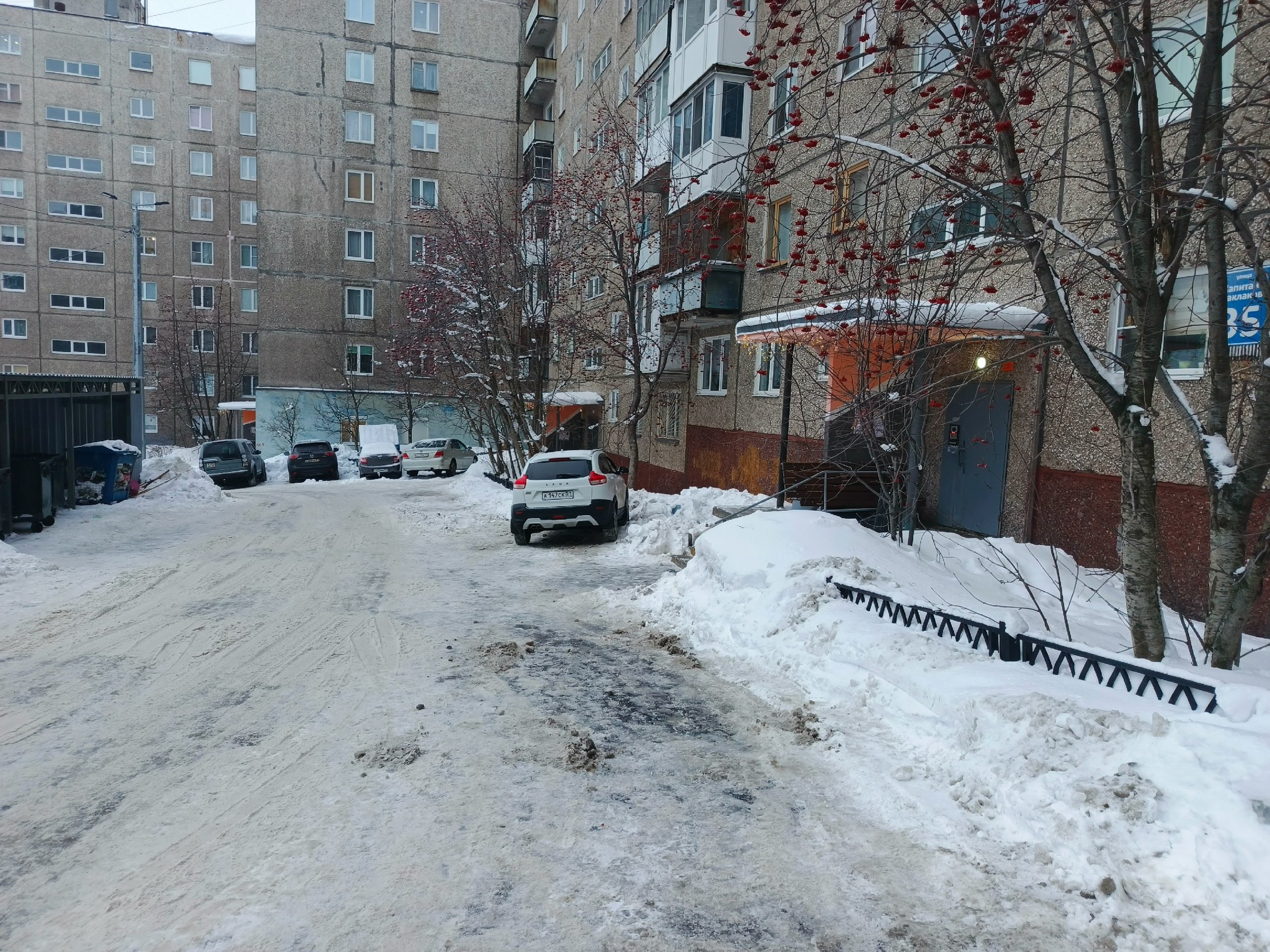 В Мурманске жильцы дома считают опасной перепланировку в квартире соседей — идет проверка