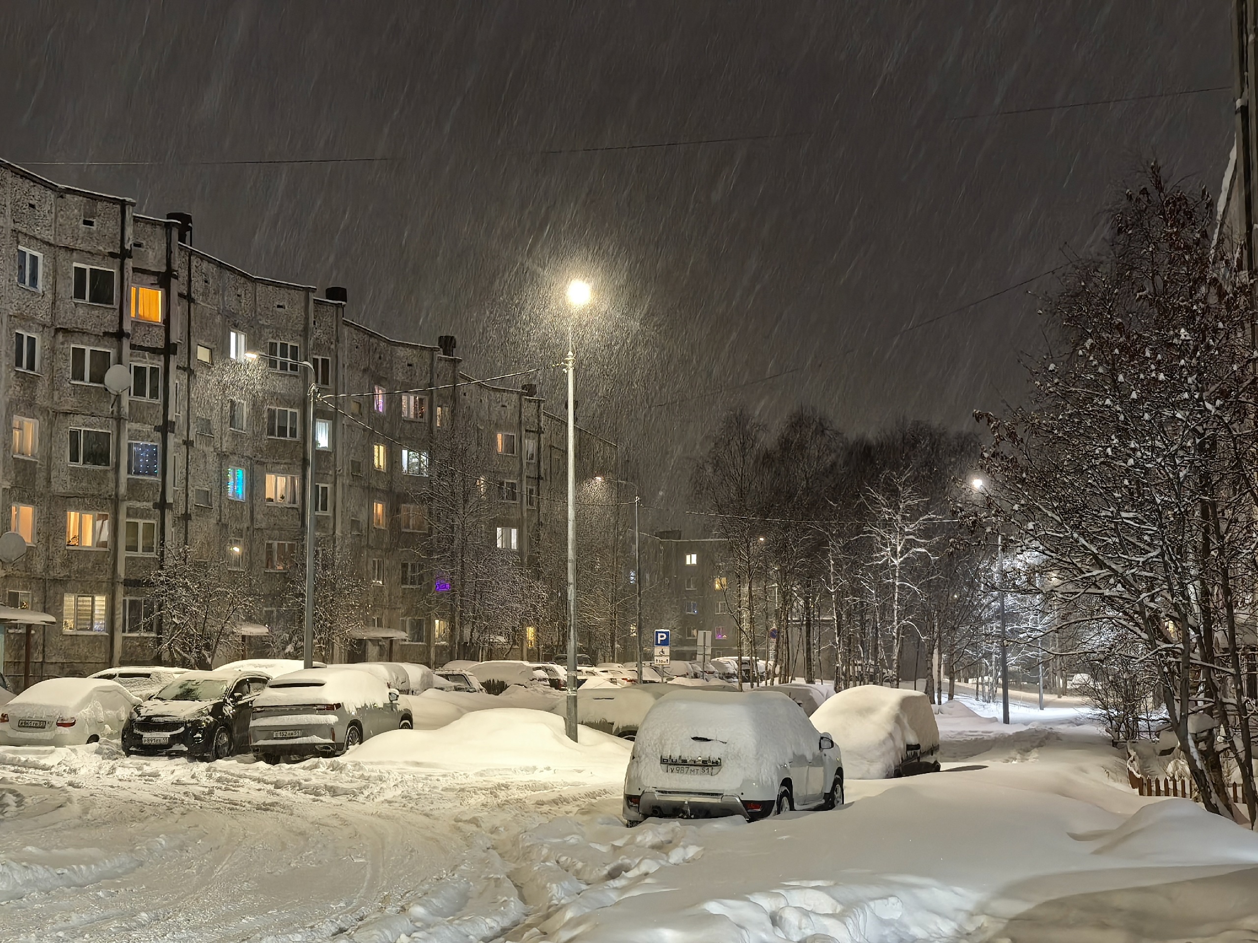 В Мурманске ветреная погода с мокрым снегом сменится ясной погодой и +6°