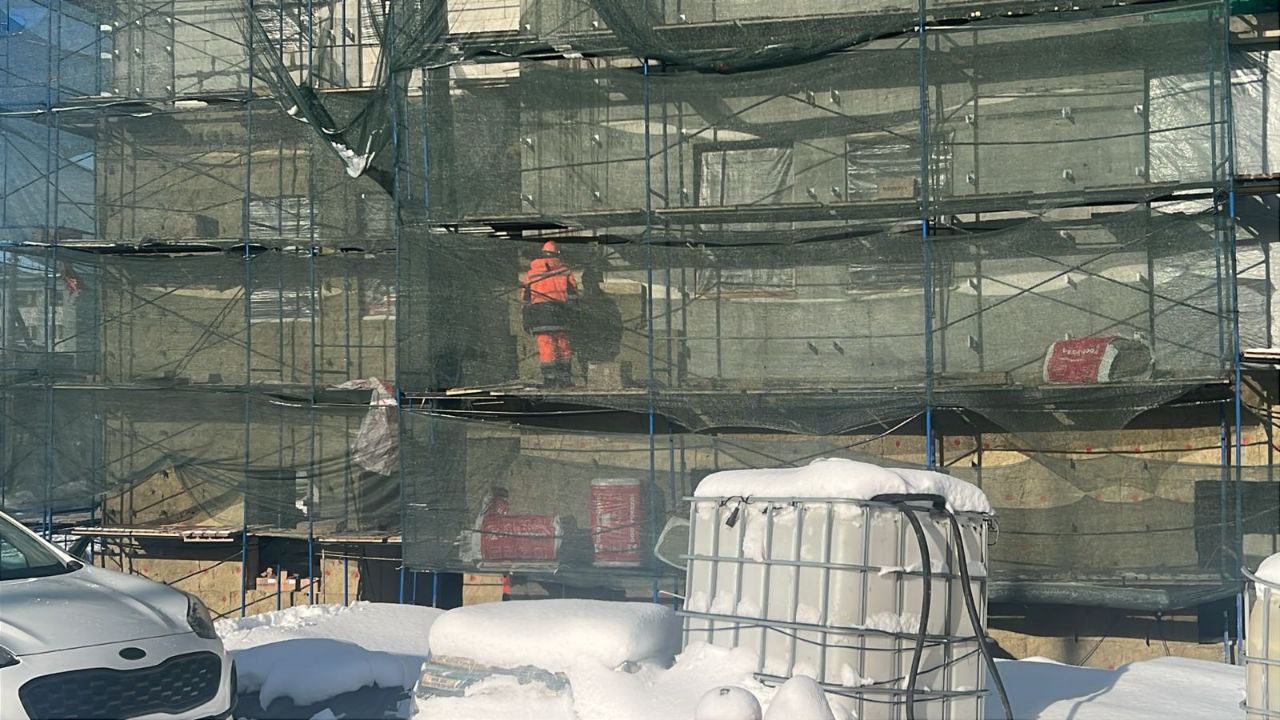 Монтаж вентилируемого фасада начали в новом корпусе онкодиспансера в Мурманске