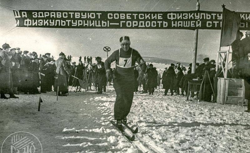 30 марта 1934 года стартовал первый в истории мурманский Праздник Севера — традиция не прервалась даже в годы войны
