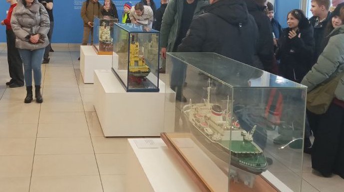 Выставку макетов ледоколов на Морвокзале в Мурманске продлили до 1 июня