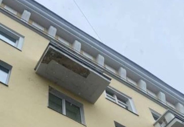 В отремонтированном доме на пр. Ленина разваливается плита балкона — мурманчане