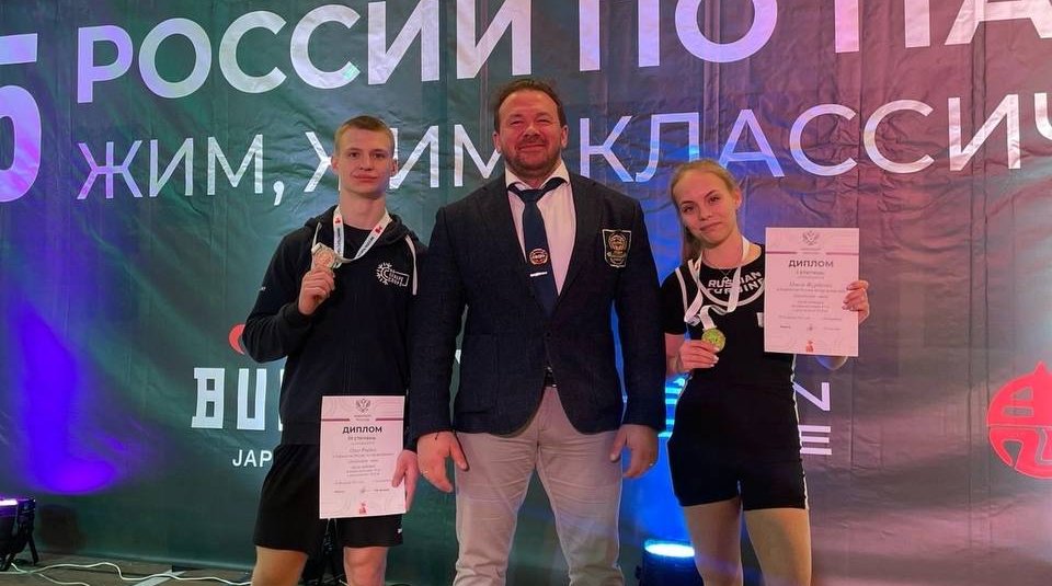 Заполярные спортсмены завоевали медали на всероссийских соревнованиях по пауэрлифтингу