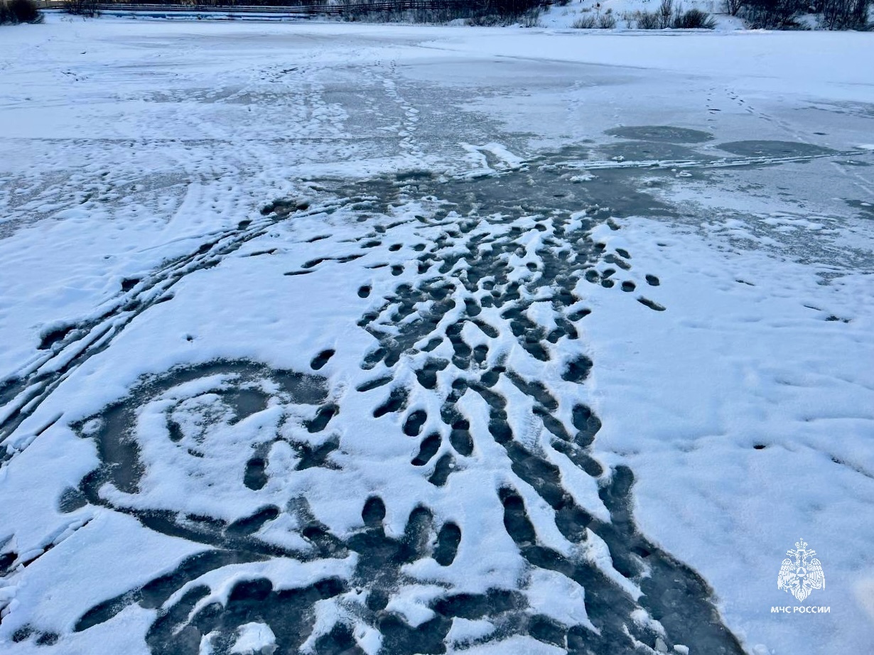 В Заполярье запрещено выходить и выезжать на лед водоемов везде, кроме Мурманска, Мончегорска и Ловозерья