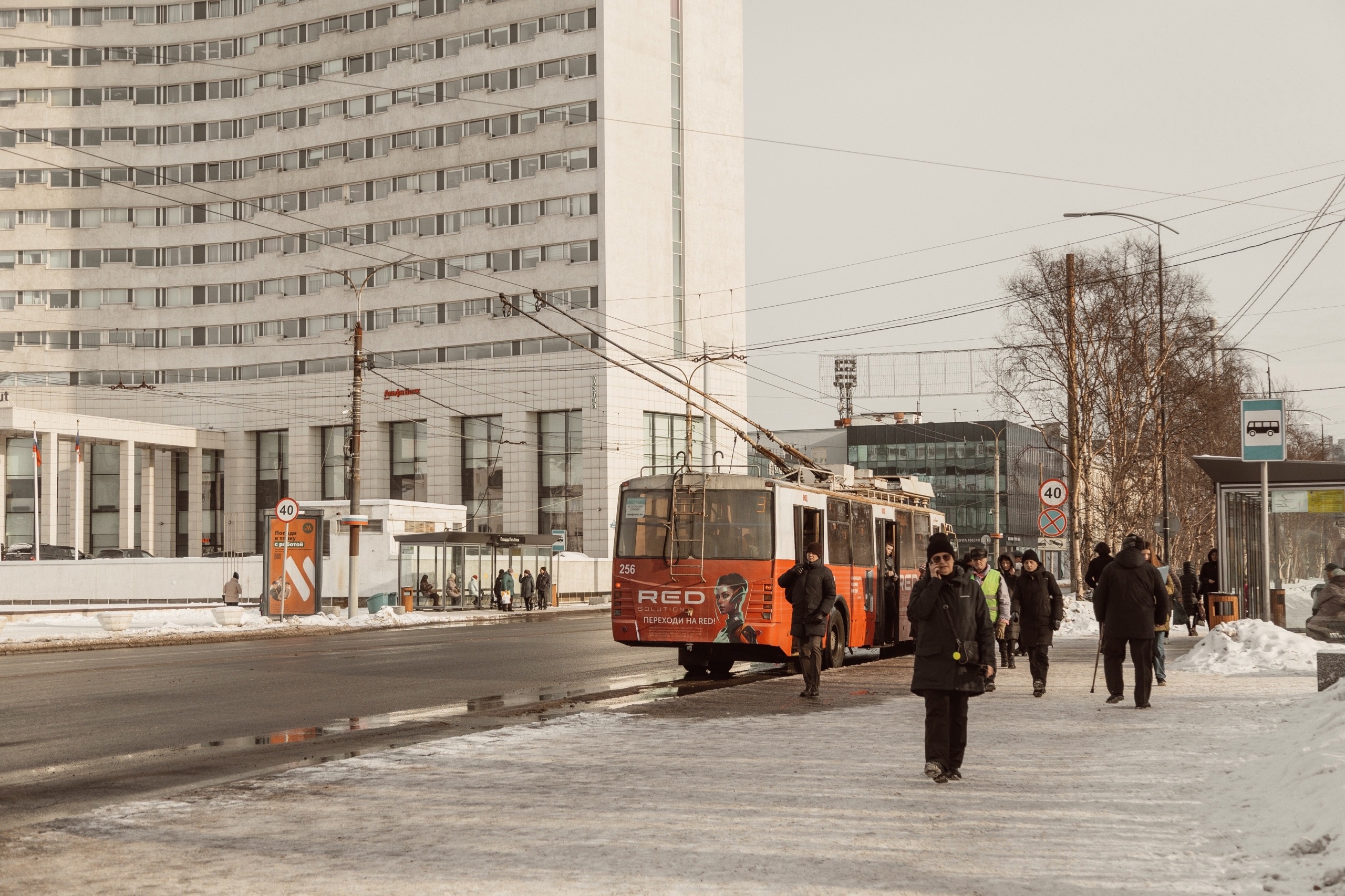 В Мурманске пригородные автобусы начнут довозить пассажиров до Пяти Углов