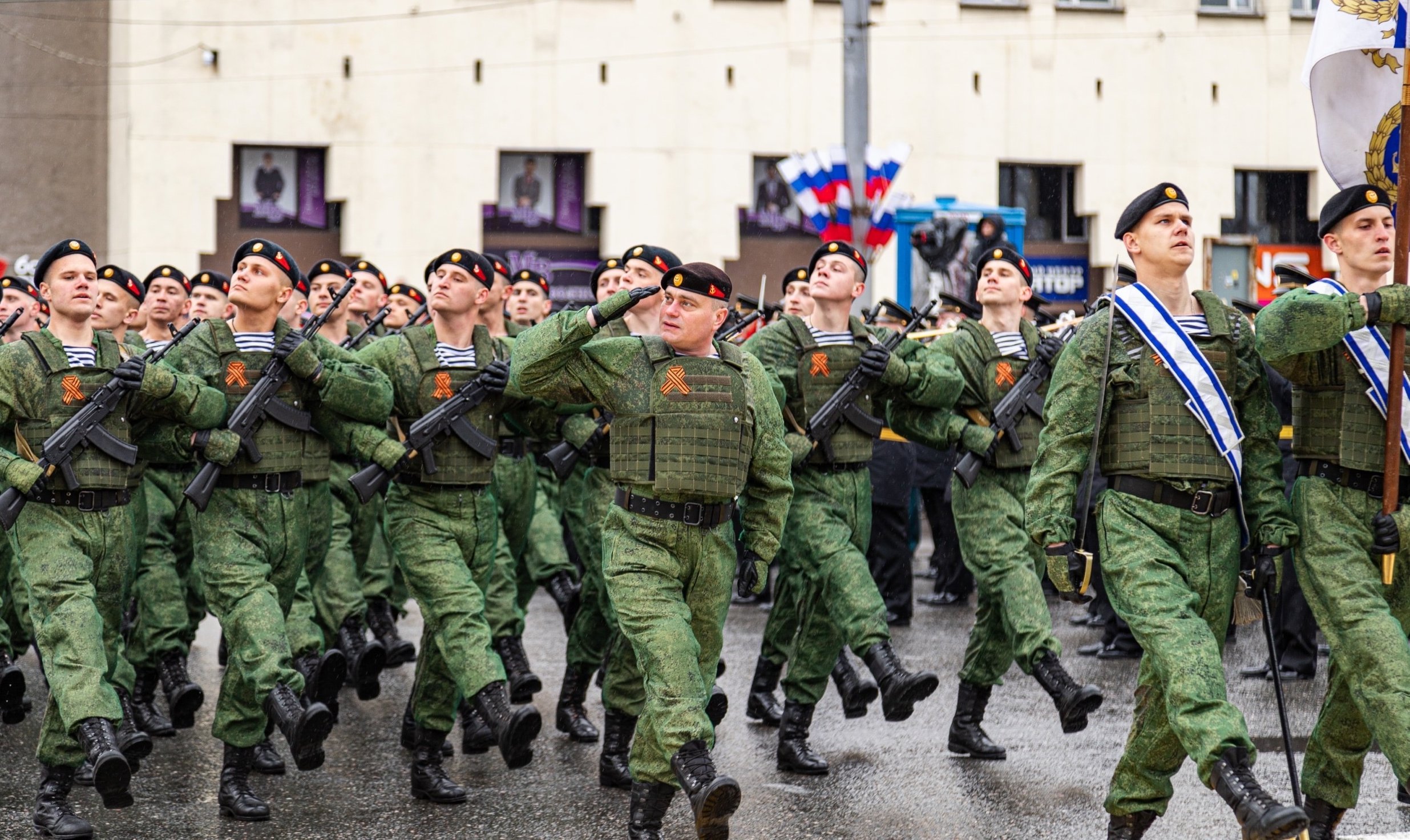 Парад, «Бессмертный полк», концерты и салют — известна программа Дня Победы в Мурманске