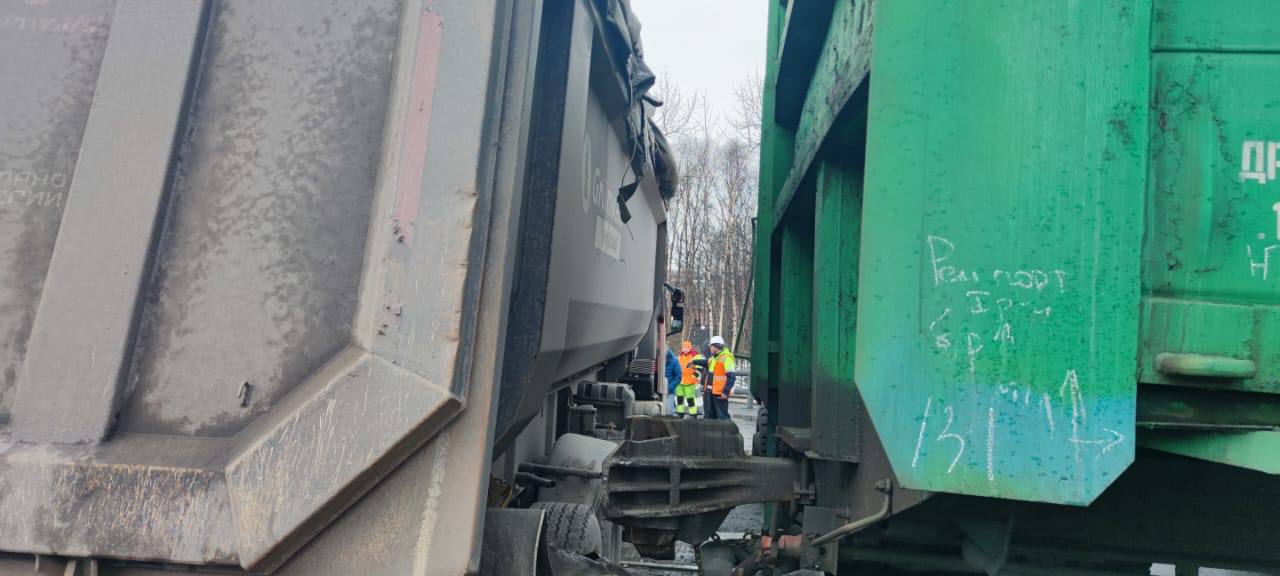 В Мурманске в ДТП с тепловозом и грузовиком разбирается транспортная прокуратура