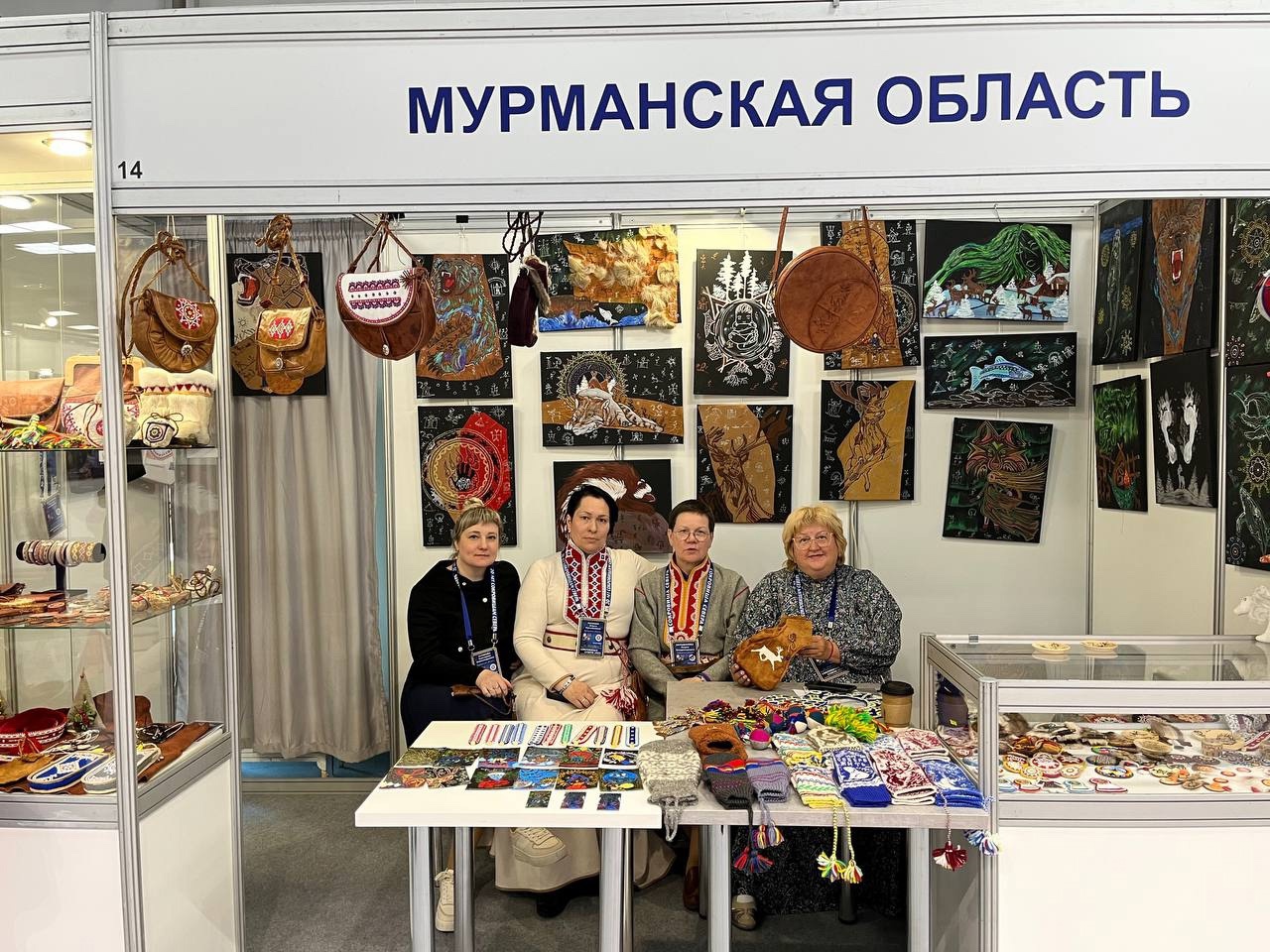 «В каждой работе частица северной души»: мурманские мастера представили регион на выставке в Москве