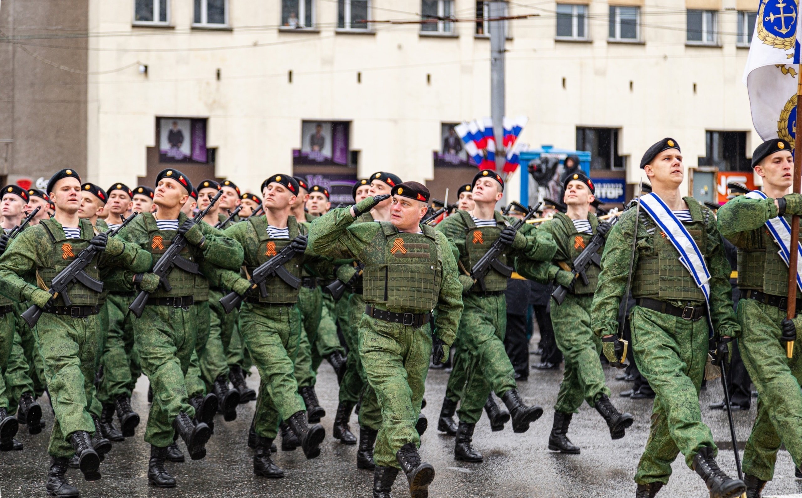 В Мурманске 5 и 7 мая для репетиции парада перекроют дороги и запретят парковку