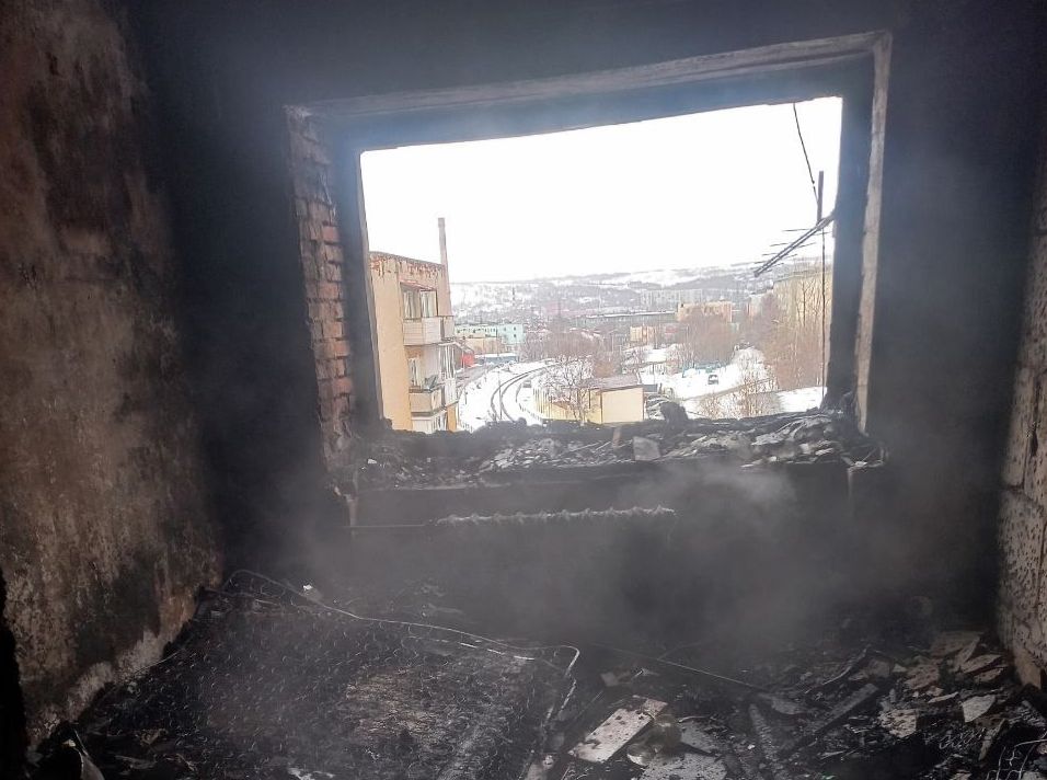 В Коле сгорела комната в коммуналке — из троих спасенных жильцов двое в больнице