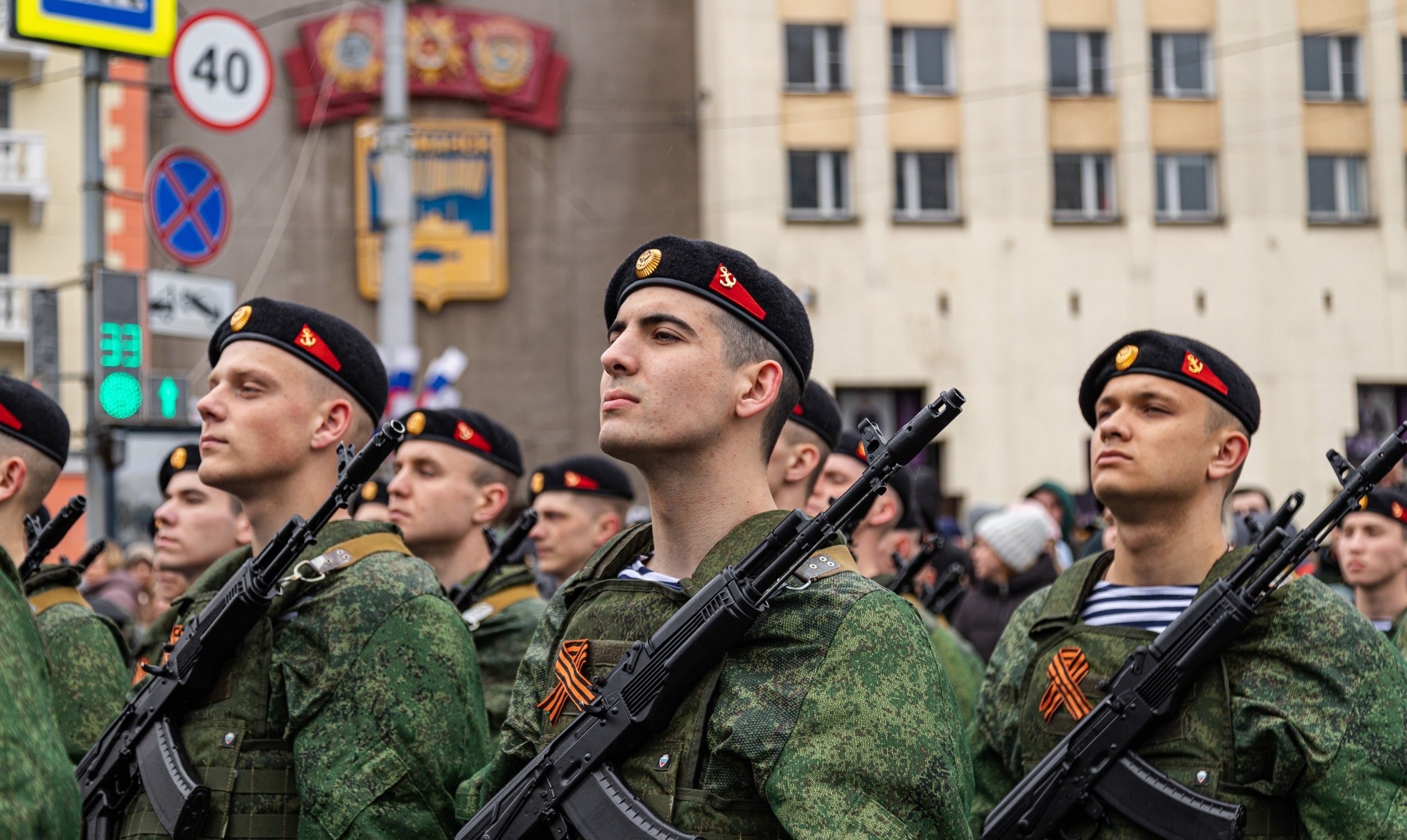 В городе-герое Мурманске начинается Парад Победы — ведется онлайн-трансляция