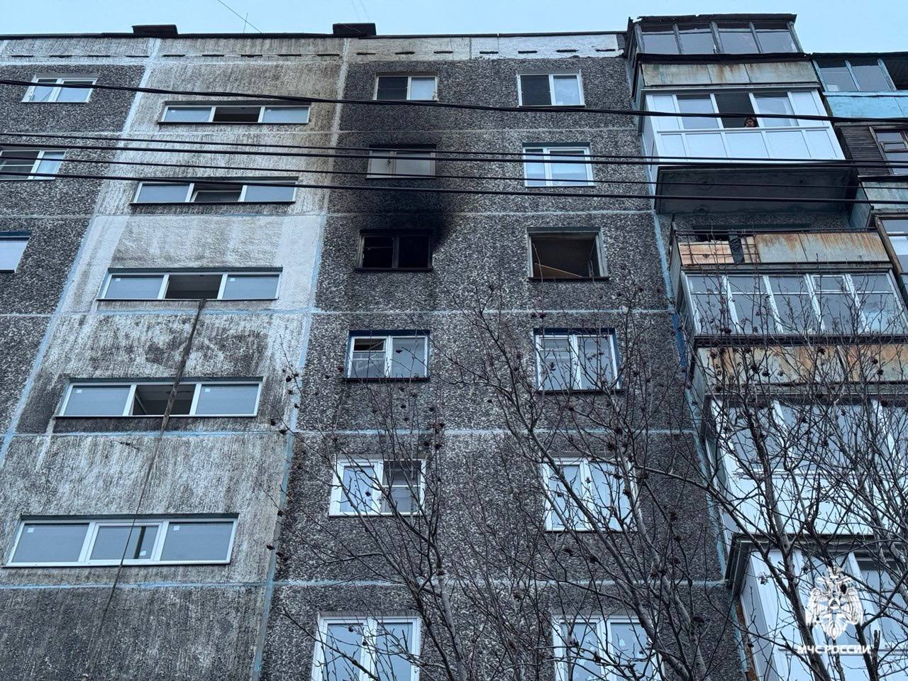 В Мурманске погиб человек в горящей квартире: известна предварительная причина пожара