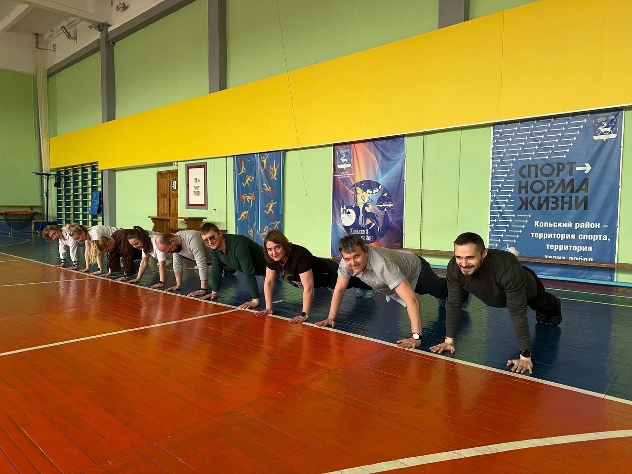 В Кольском округе акция «Рекорд Победы» завершилась 46 781 отжиманием