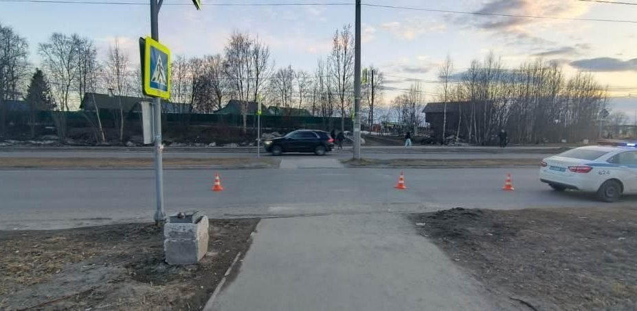 В Апатитах пострадал подросток-велосипедист, из-за неисправных тормозов врезавшись в легковушку
