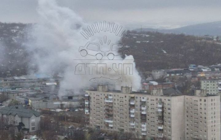 Пожар на ул. Зеленой в Мурманске повредил три квартиры — из дома эвакуировали 20 человек
