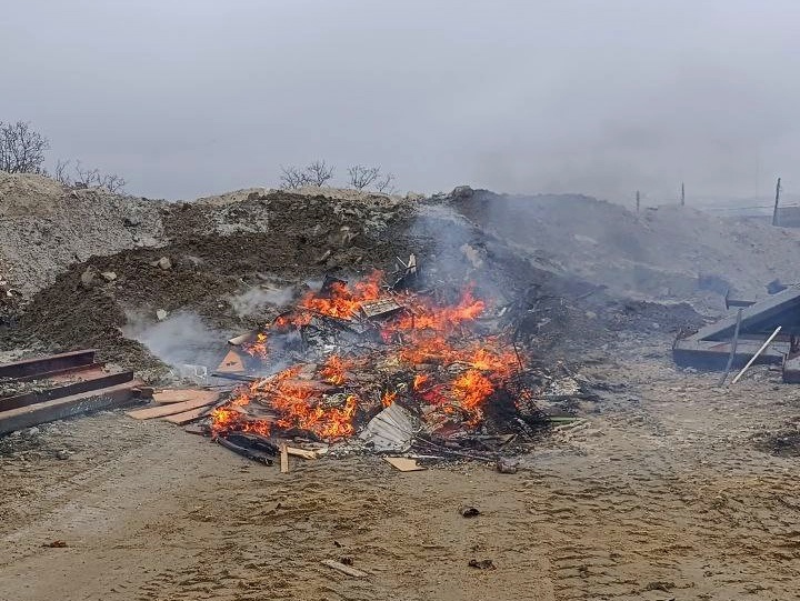 В Кольском округе горел бетонный завод