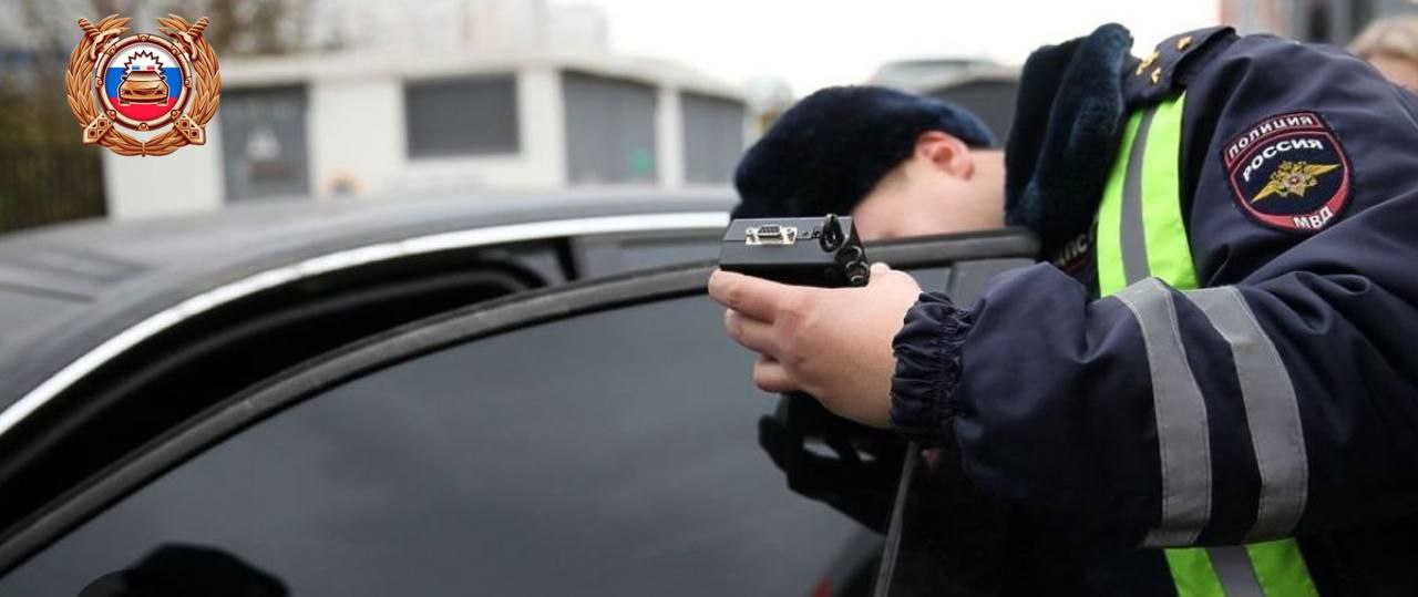 В Мурманской области сотрудники ГАИ проверяют тонировку стекол машин