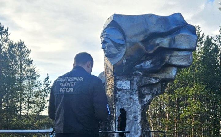 В Ревде подожгли памятник военным летчикам — возбуждено уголовное дело