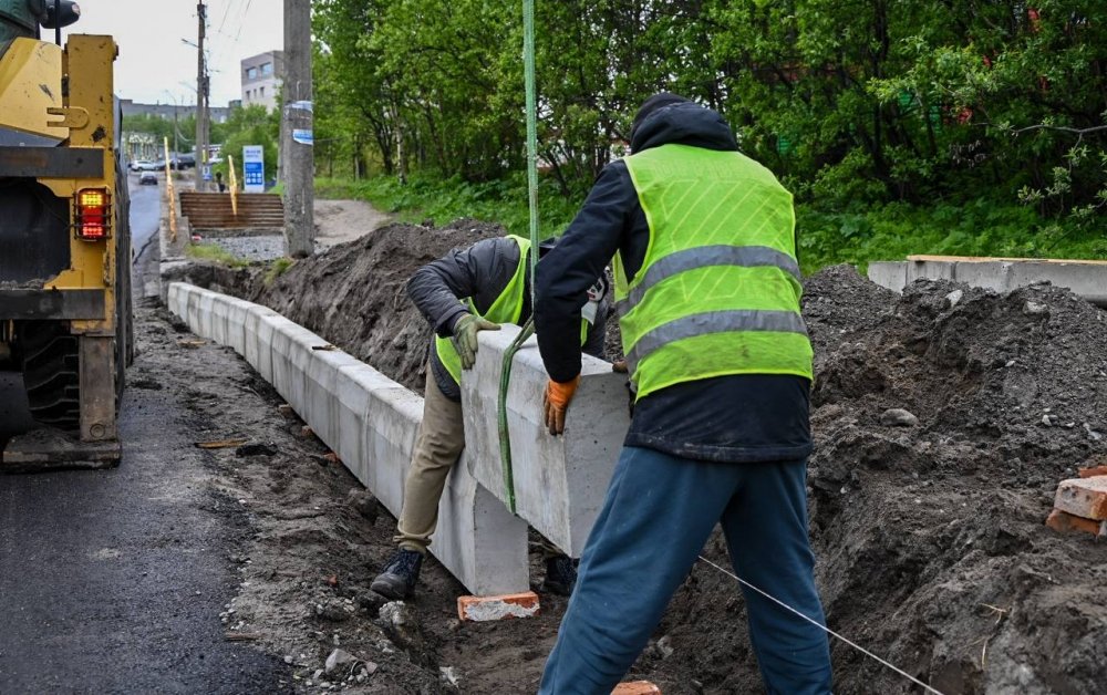 На Нагорном проезде в Мурманске обновят 17,5 тысячи квадратных метров проезжей части