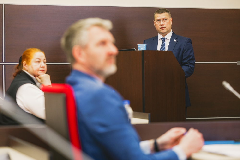 Депутаты Горсовета на заседании приняли отставку главы Мурманска