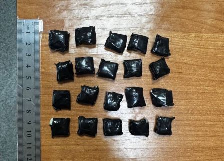 На Жилстрое в Мурманске задержали наркозакладчиков — они хотели спрятать 20 свертков