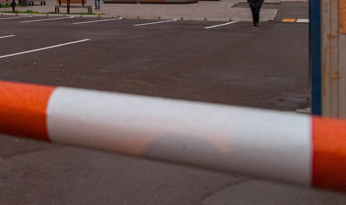 В заполярном Госжилстройнадзоре научат правилам установки шлагбаумов во дворах