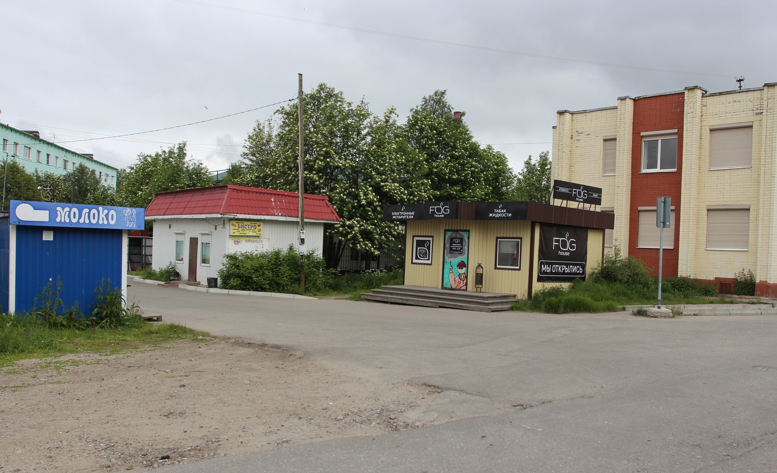 Пьяные дебоши мучают колян — в жилом доме по ночам торгуют алкоголем