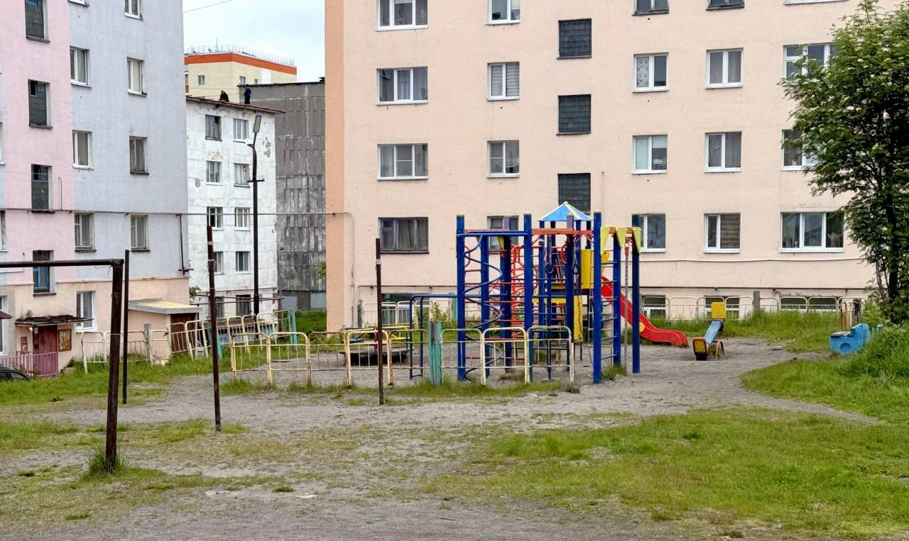 Детскую площадку в Североморске обновят по федеральному проекту благоустройства