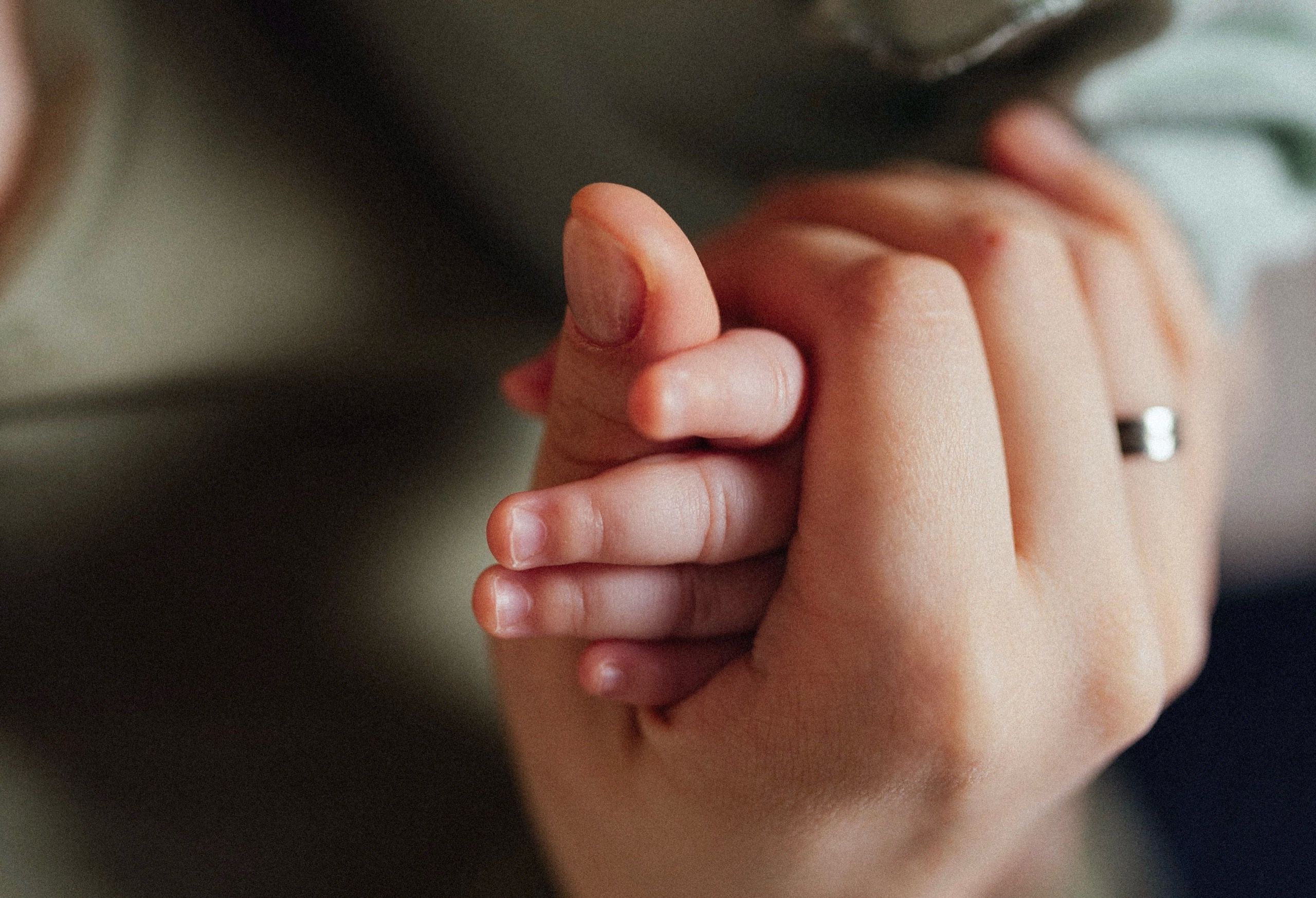 За регулярное избиение 4-летней дочери жительницу Североморска осудили на 3,5 года