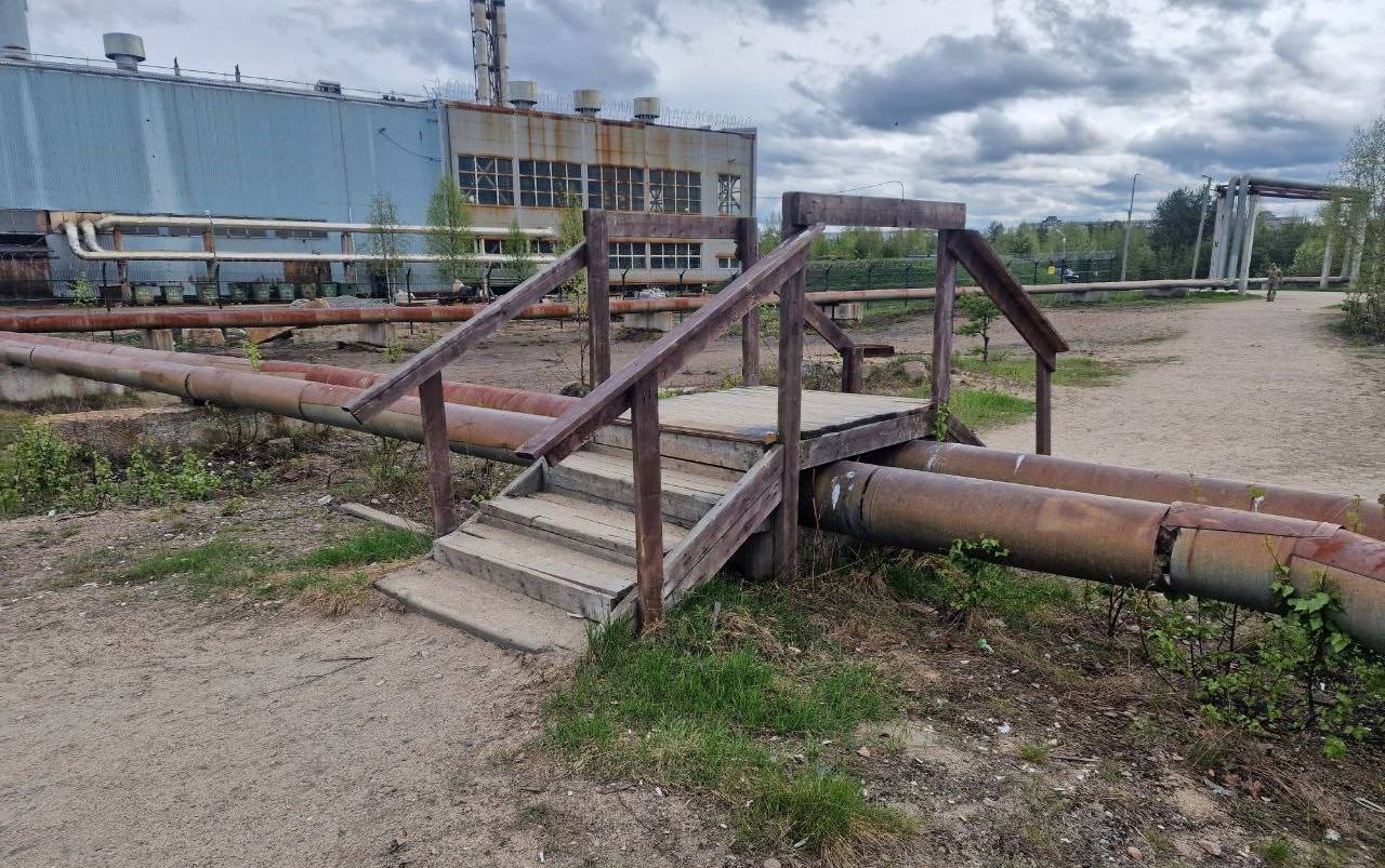 Пешеходный мост через теплотрассу в Алакуртти капитально отремонтируют