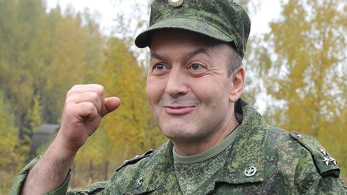 Фатальная любовь — смерть Гришечкина из «Солдат»: говорят, что у него не выдержало сердце после того, как его бросила молодая любовница